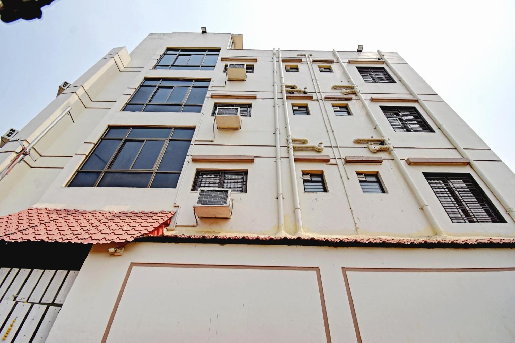 Hotel O Majestic 3*